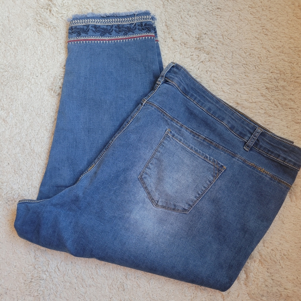 Avenue Crop Embroidered Jeans